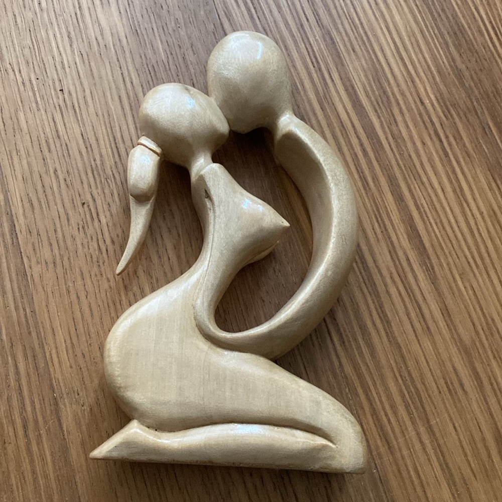 Wooden kissing couple hand carved statue art shelf home decor 8”